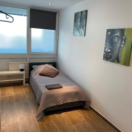 Duisburg Von Oben 3,5 Zimmer 8.Og Frisch Saniert Bagian luar foto