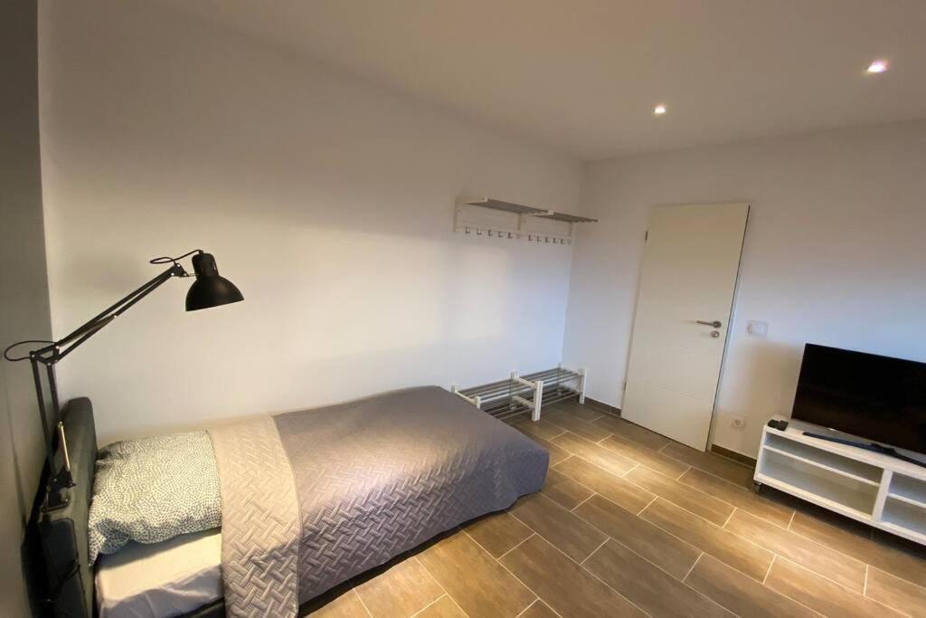 Duisburg Von Oben 3,5 Zimmer 8.Og Frisch Saniert Bagian luar foto